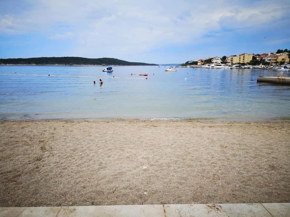 Casa Surya - Apartments With Sea View And Swimming Pool Barbat na Rabu Esterno foto